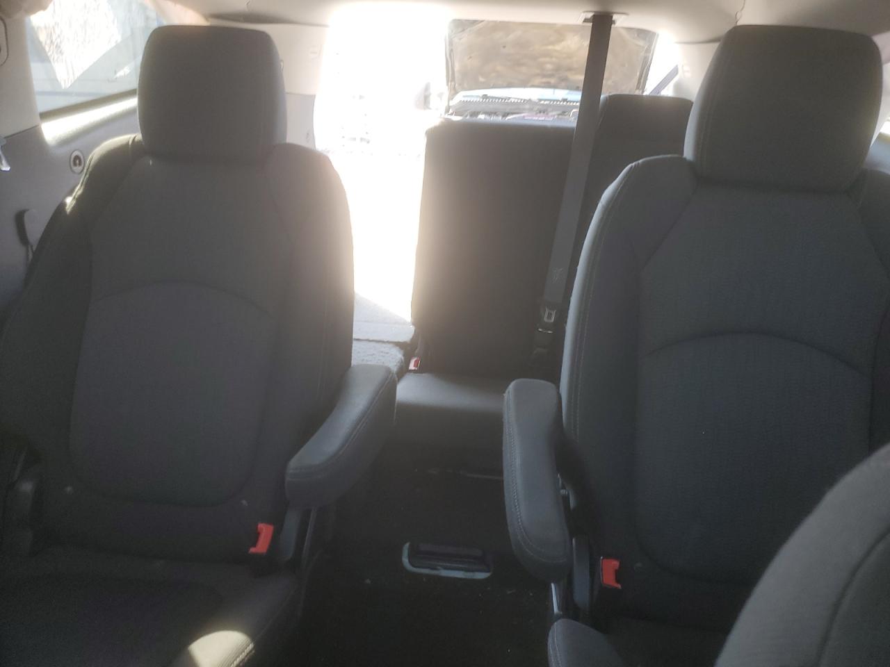 2015 Chevrolet Traverse - Image 10