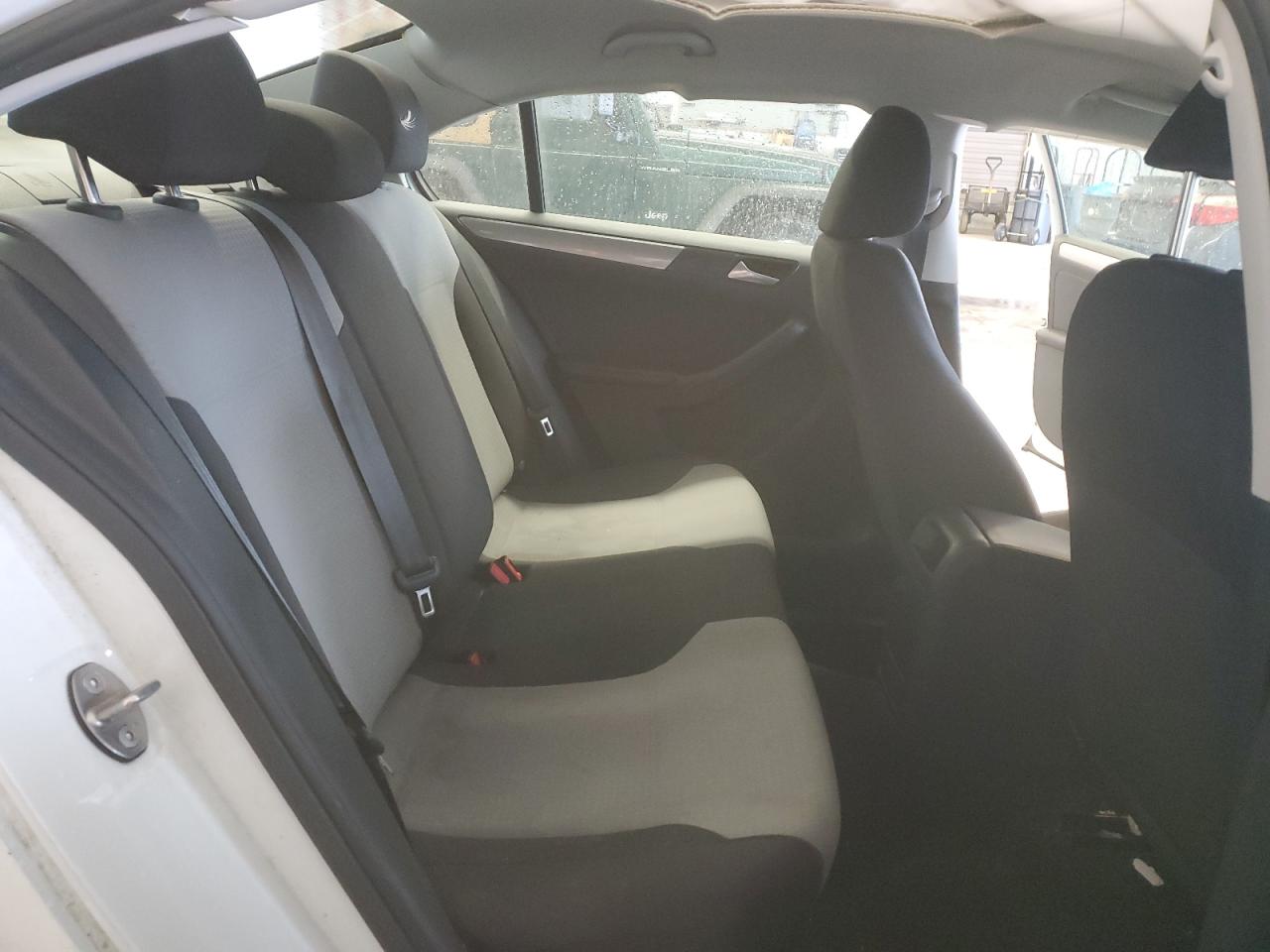 2018 Volkswagen Jetta - Image 10