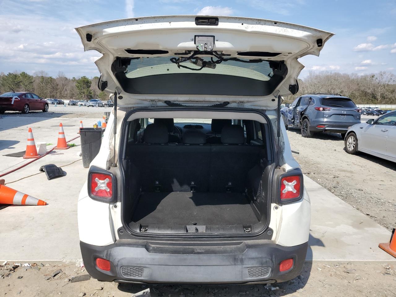 2017 Jeep Renegade - Image 6