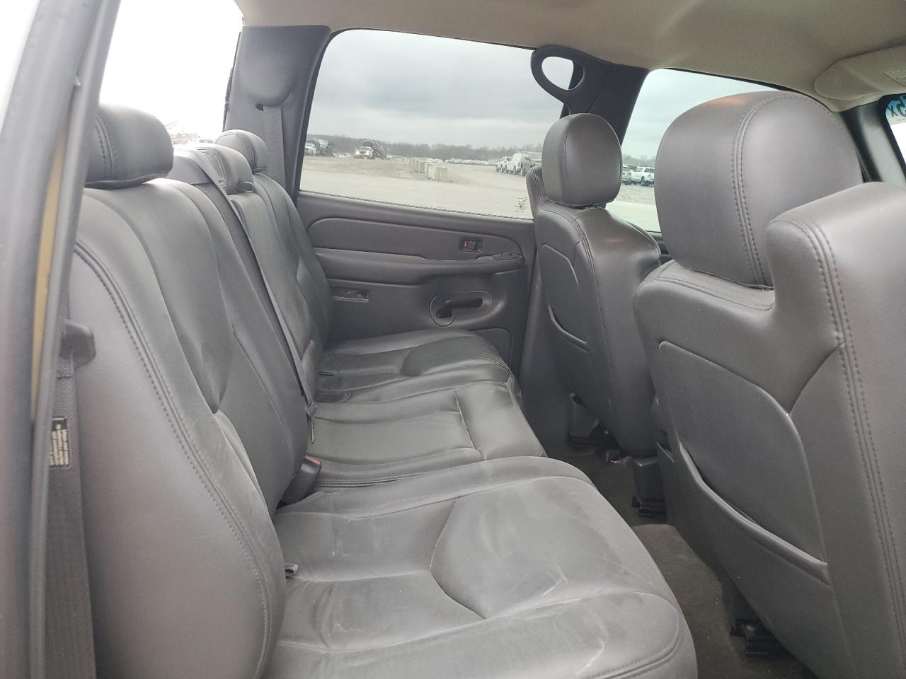 2005 Chevrolet Silverado - Image 10