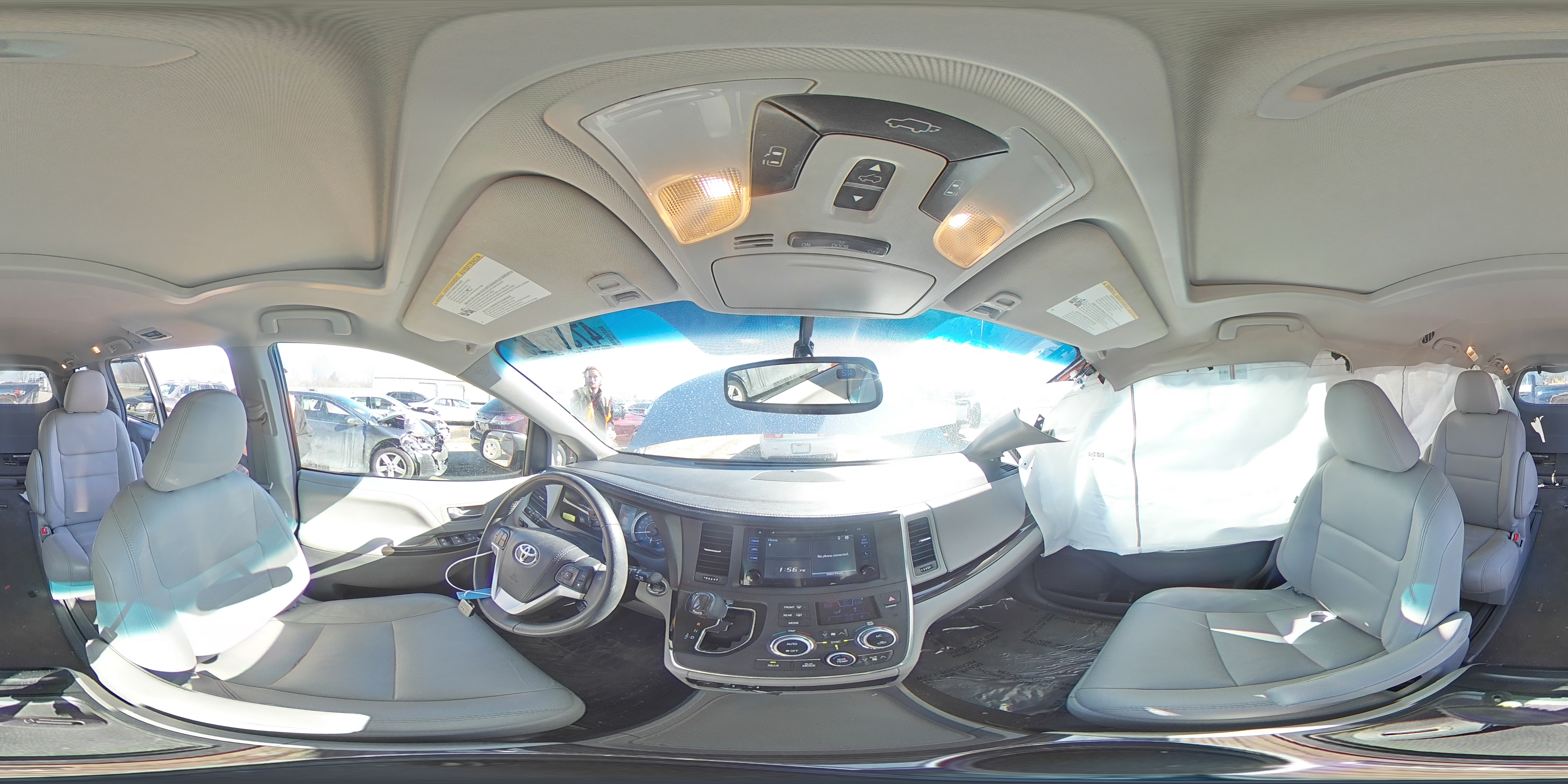 2017 Toyota Sienna - Image 12