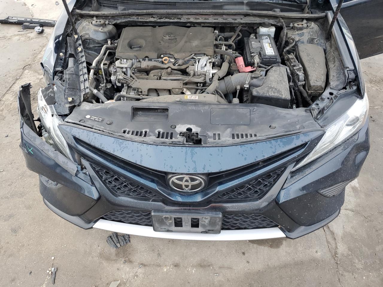 2019 Toyota Camry - Image 11