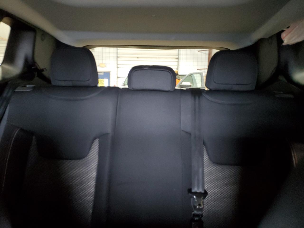 2016 Jeep Renegade - Image 10