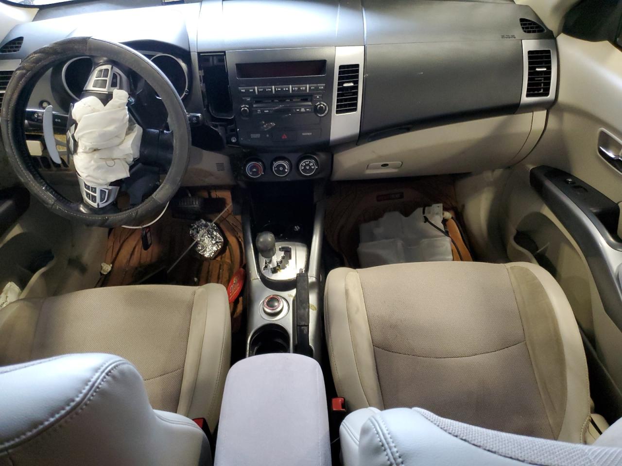 2010 Mitsubishi Outlander - Image 8