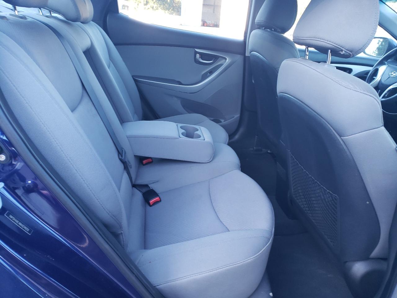 2011 Hyundai Elantra - Image 10