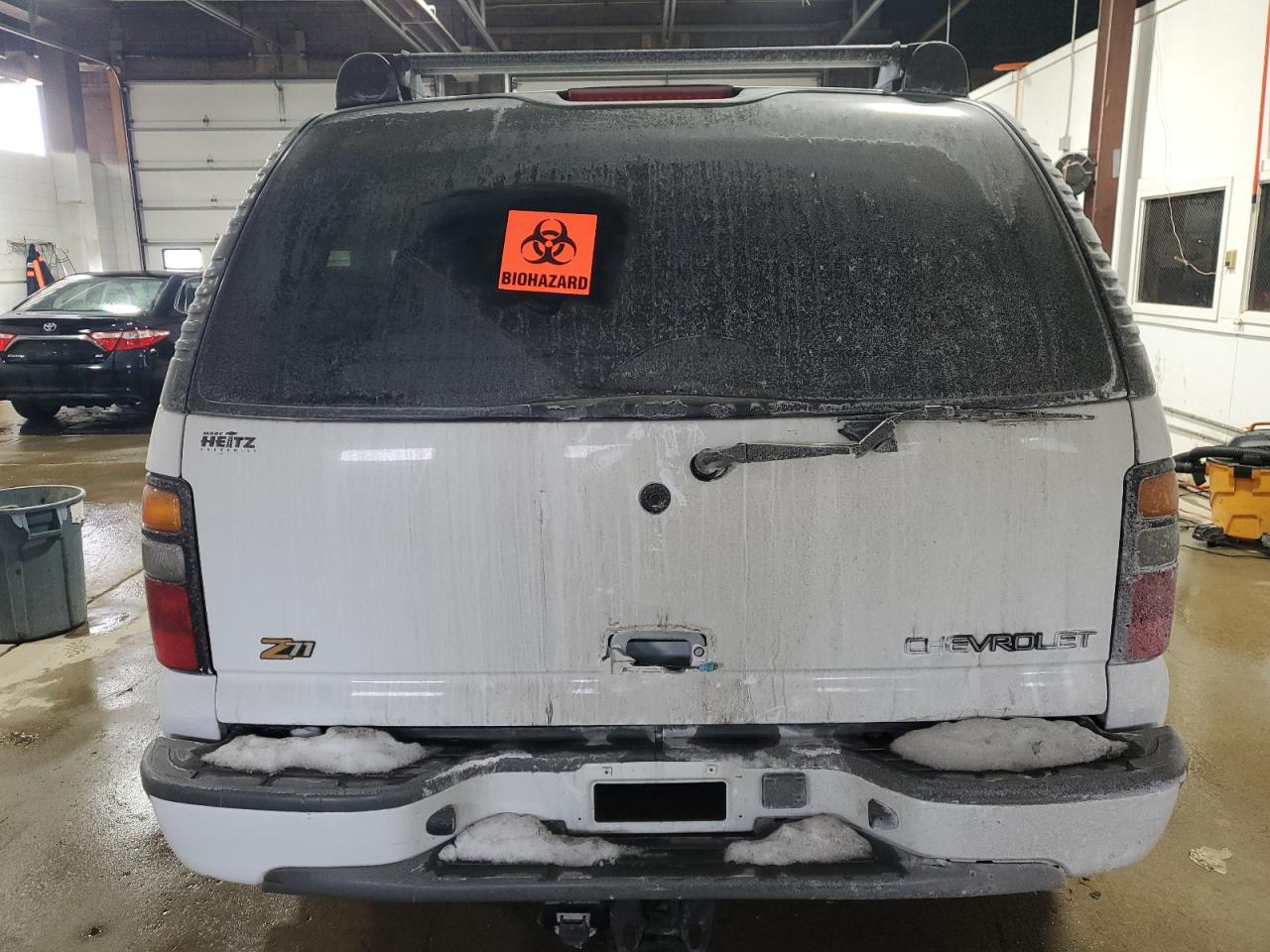 2003 Chevrolet Suburban - Image 6