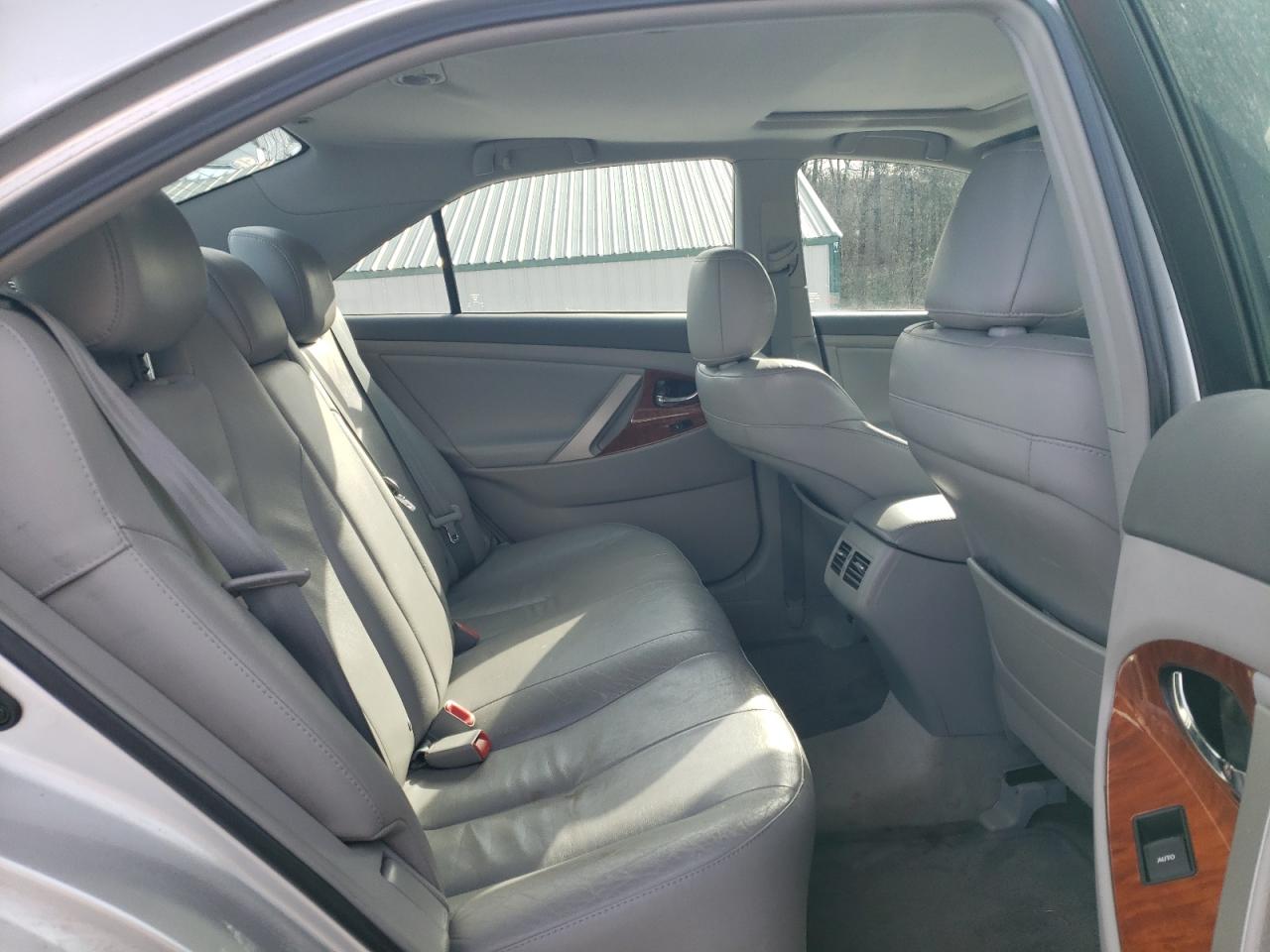 2011 Toyota Camry - Image 10