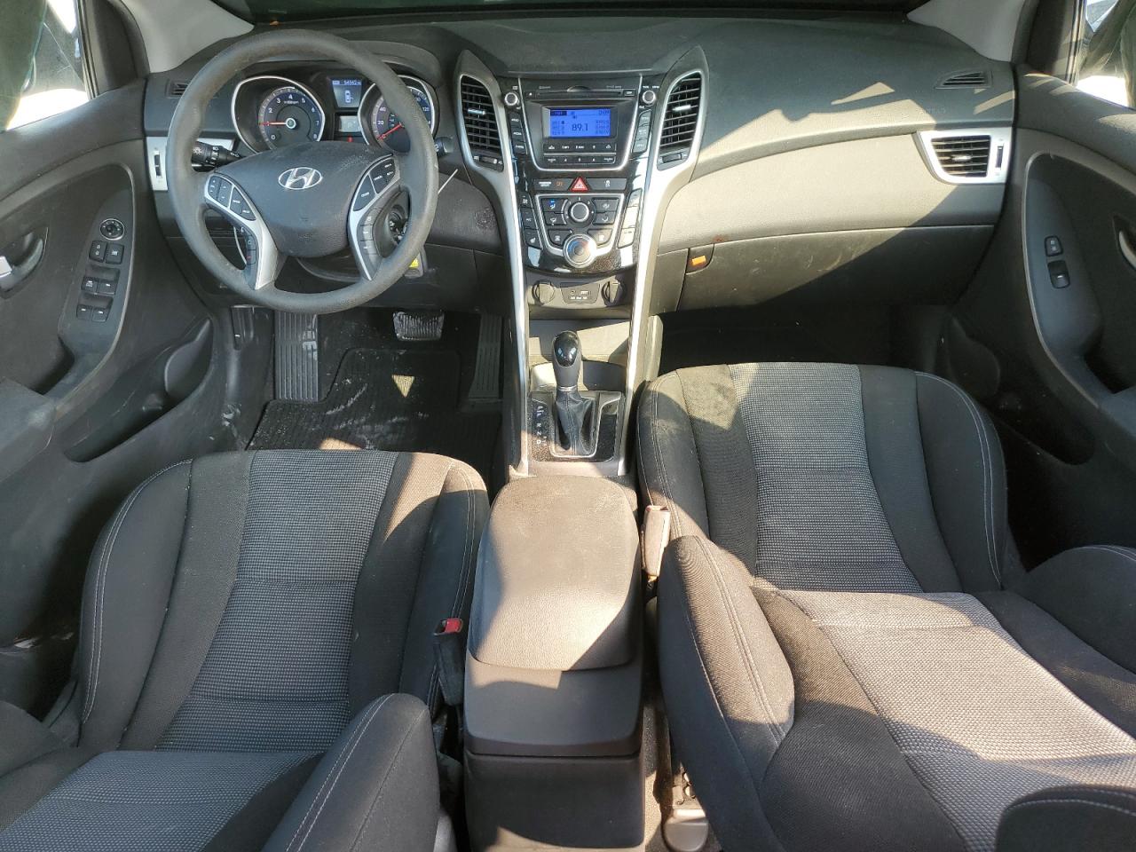 2016 Hyundai Elantra - Image 8