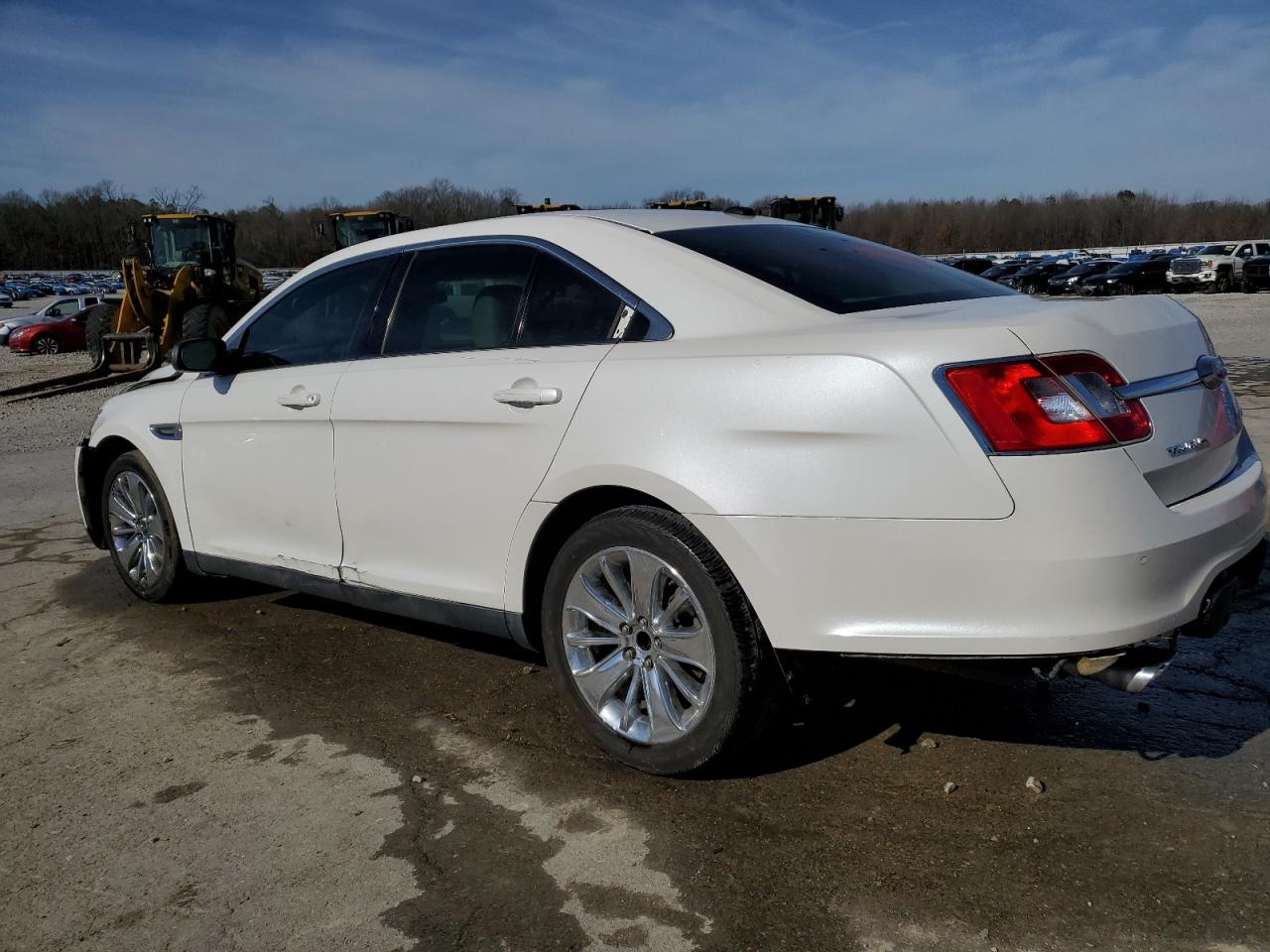 2011 Ford Taurus - Image 2