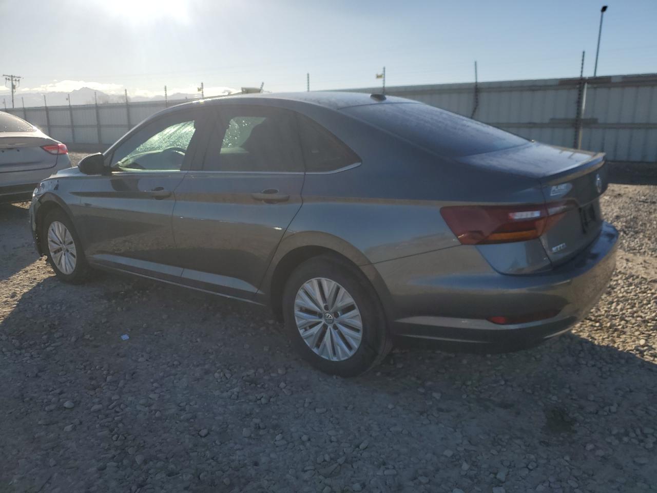 2019 Volkswagen Jetta - Image 2