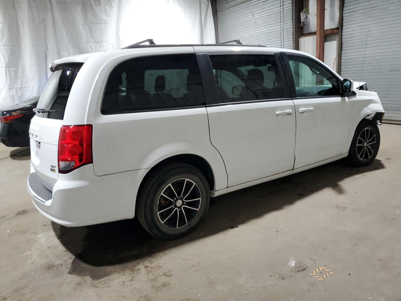 2018 Dodge Caravan - Image 3