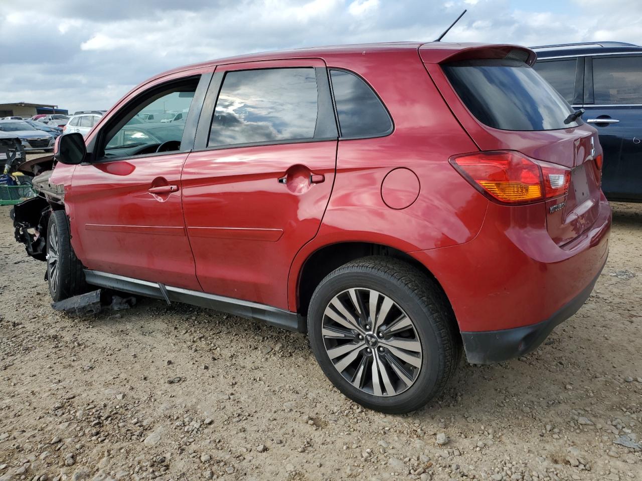 2015 Mitsubishi Outlander - Image 2