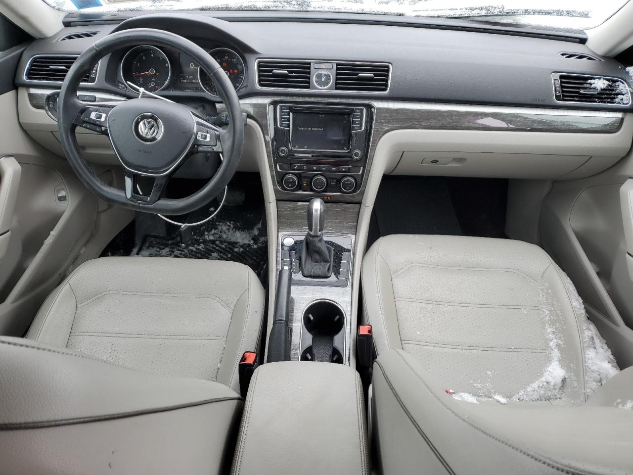 2017 Volkswagen Passat - Image 8
