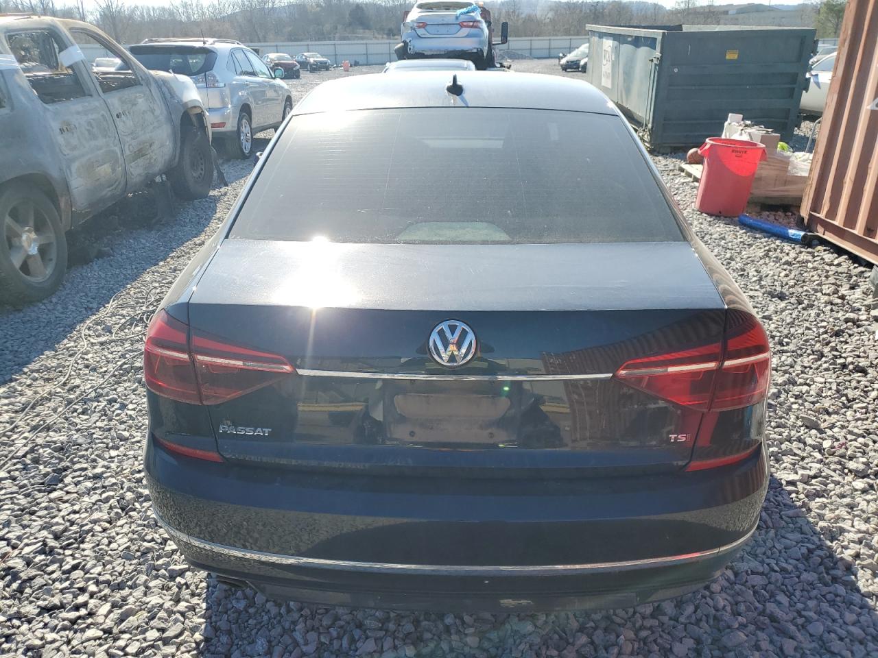 2017 Volkswagen Passat - Image 6