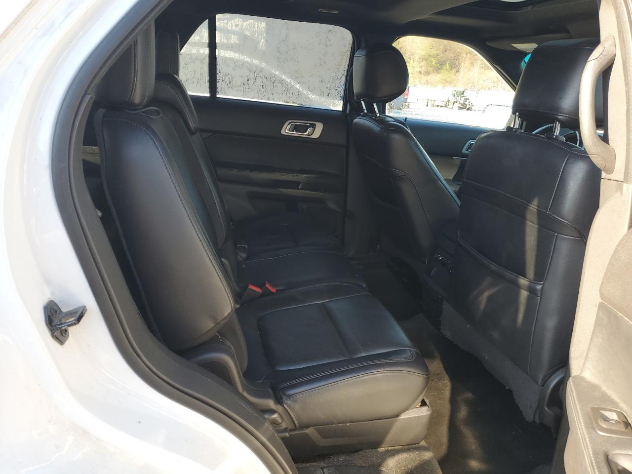 2015 Ford Explorer - Image 11