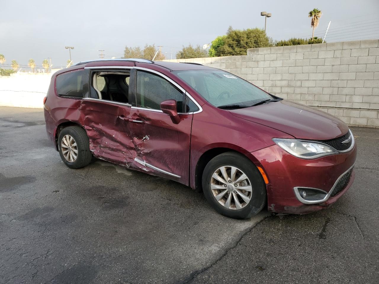 2018 Chrysler Pacifica - Image 4