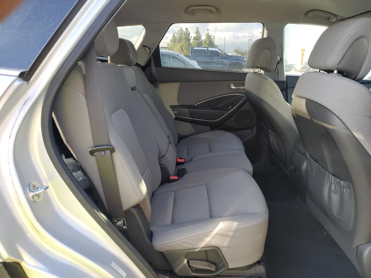 2017 Hyundai Santa Fe - Image 12