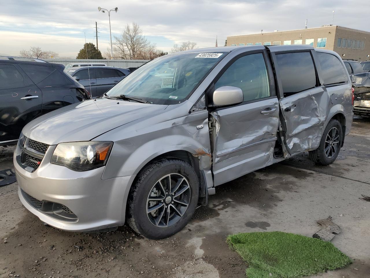 2014 Dodge Caravan - Image 1