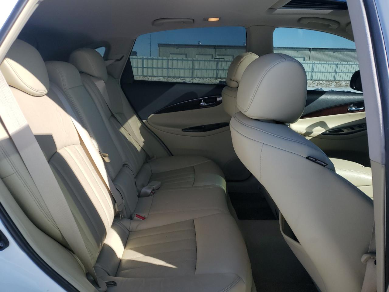 2017 Infiniti QX50 - Image 11