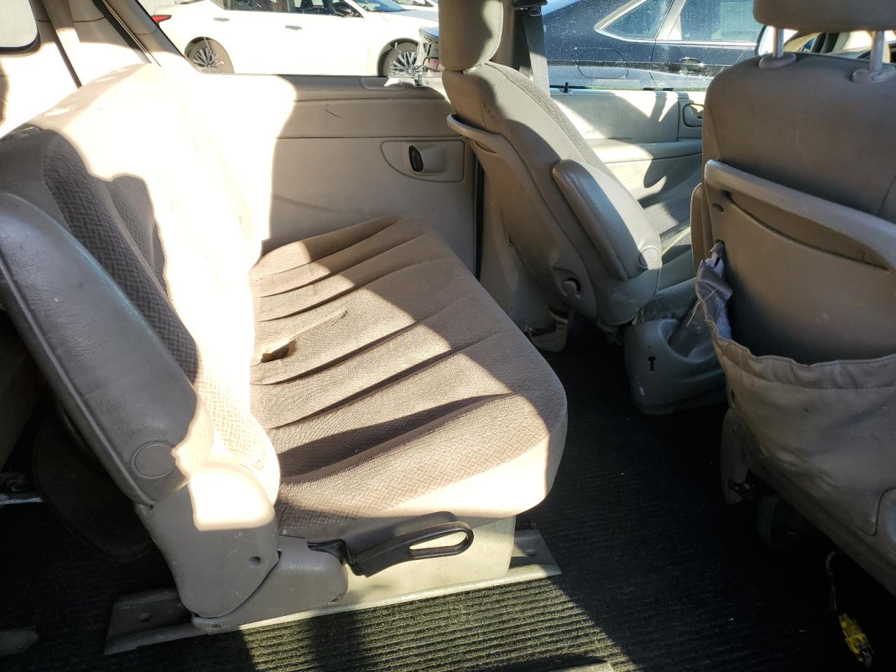 2005 Chrysler Town & Country - Image 11