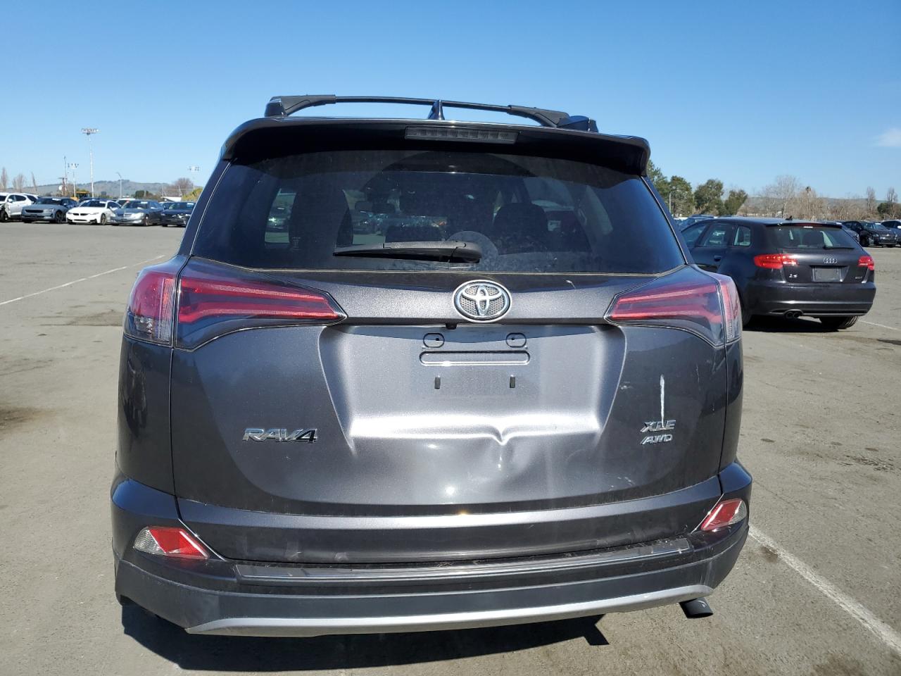 2018 Toyota RAV 4 - Image 6