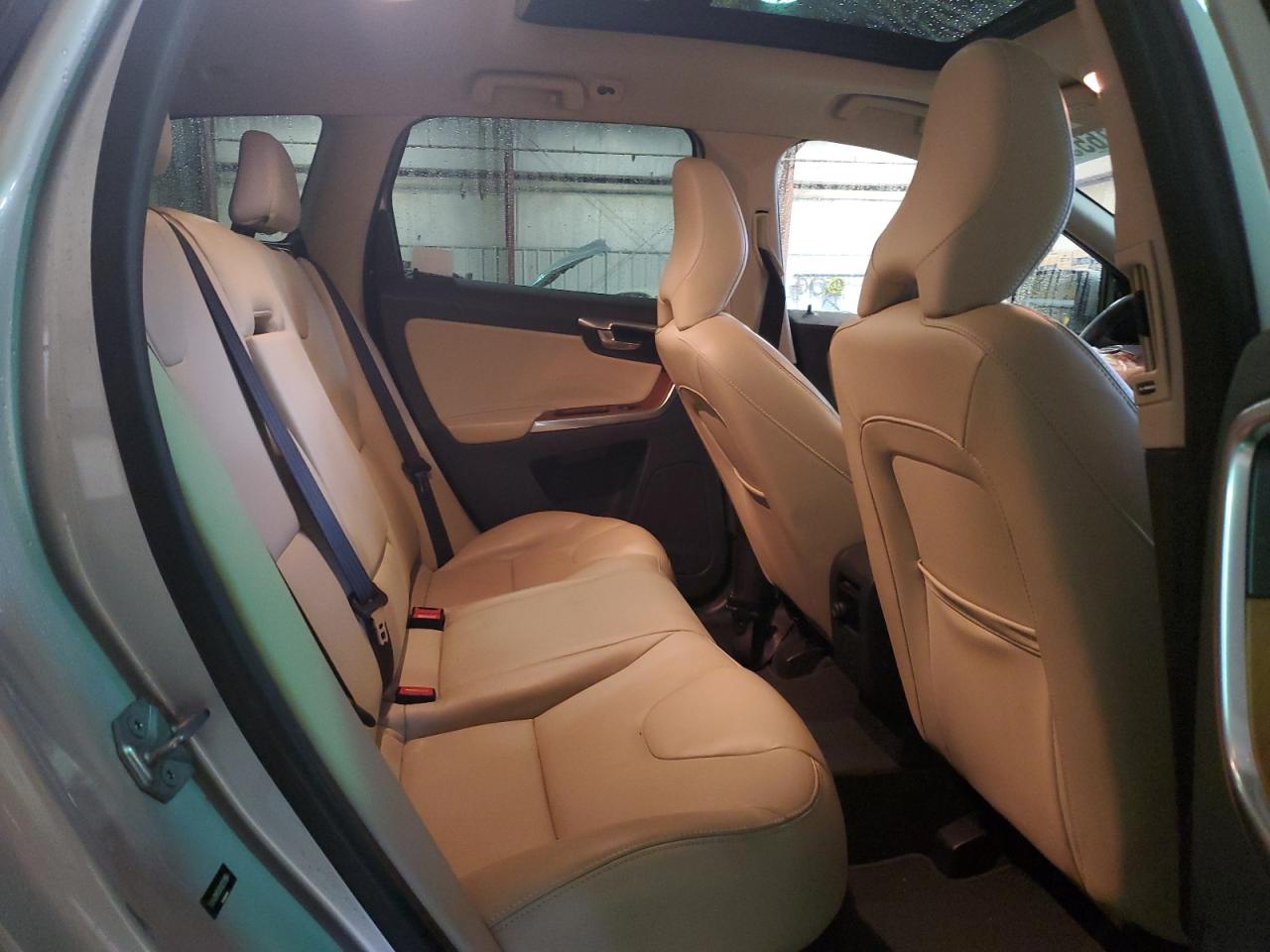 2017 Volvo XC60 - Image 11