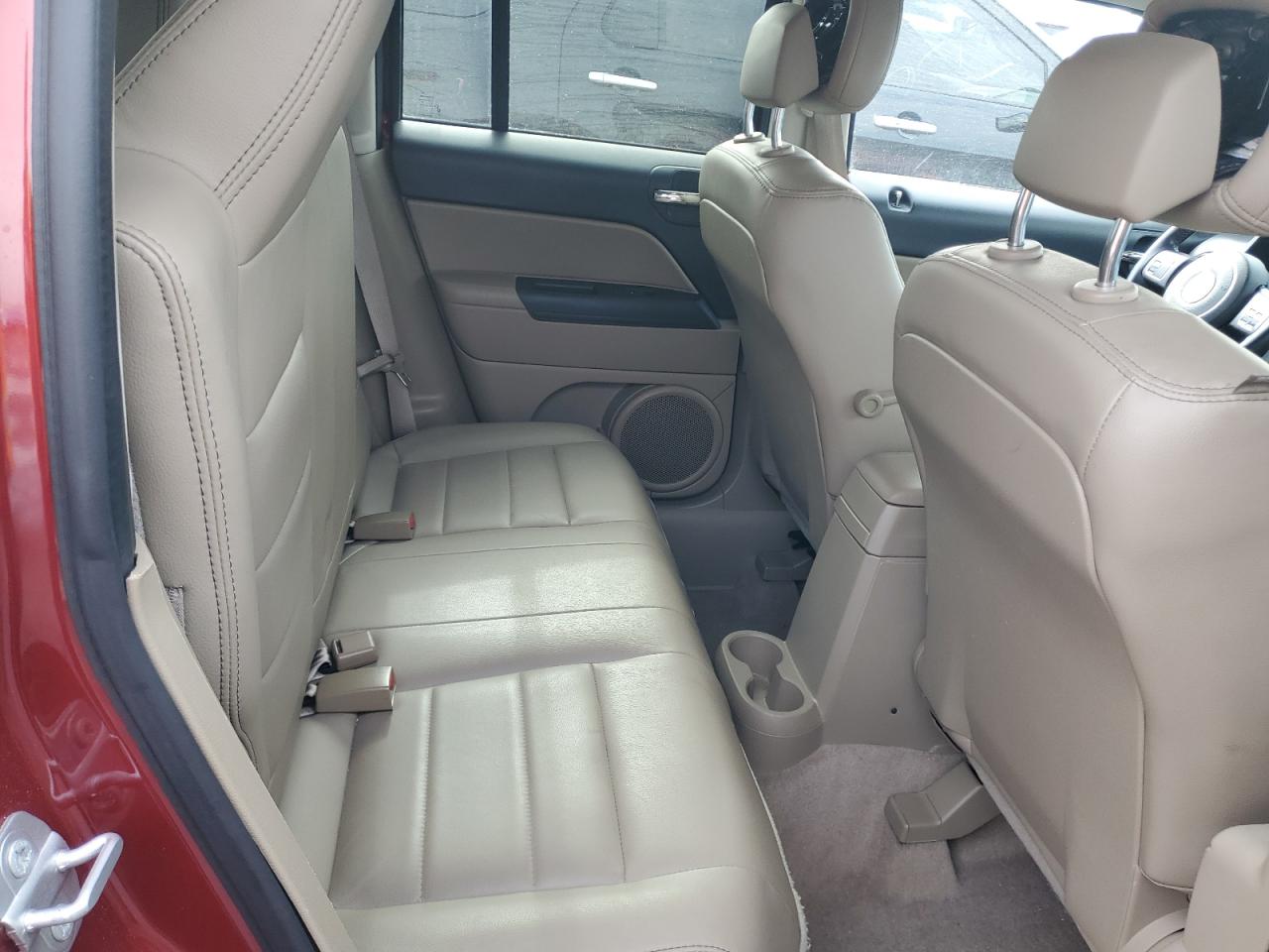2016 Jeep Liberty (Patriot) - Image 11