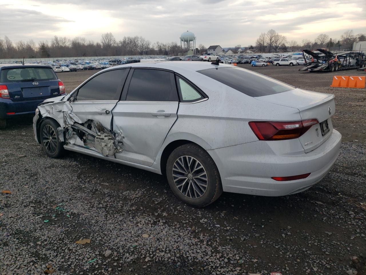 2019 Volkswagen Jetta - Image 2