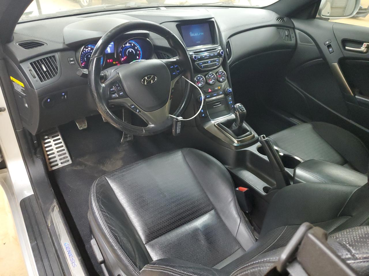 2015 Hyundai Genesis - Image 8