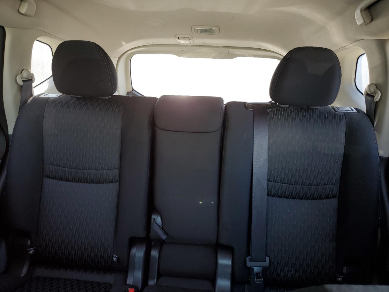 2017 Nissan Rogue - Image 10