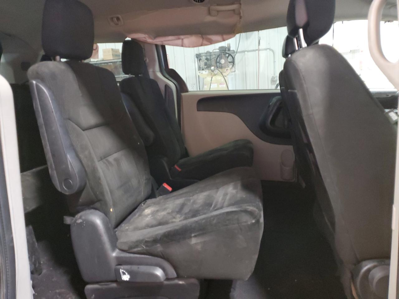 2015 Dodge Caravan - Image 11