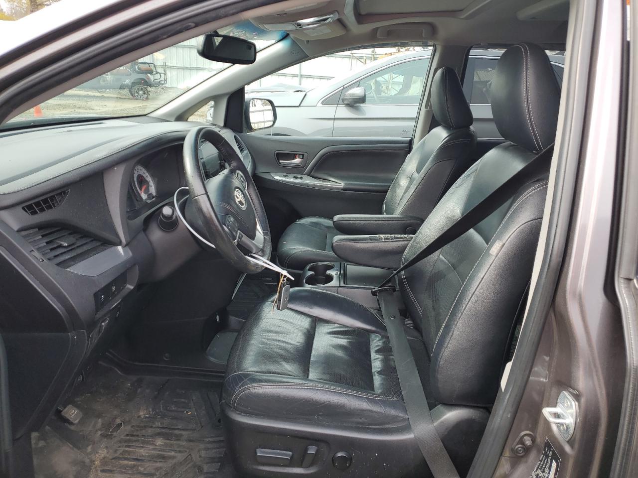 2015 Toyota Sienna - Image 7