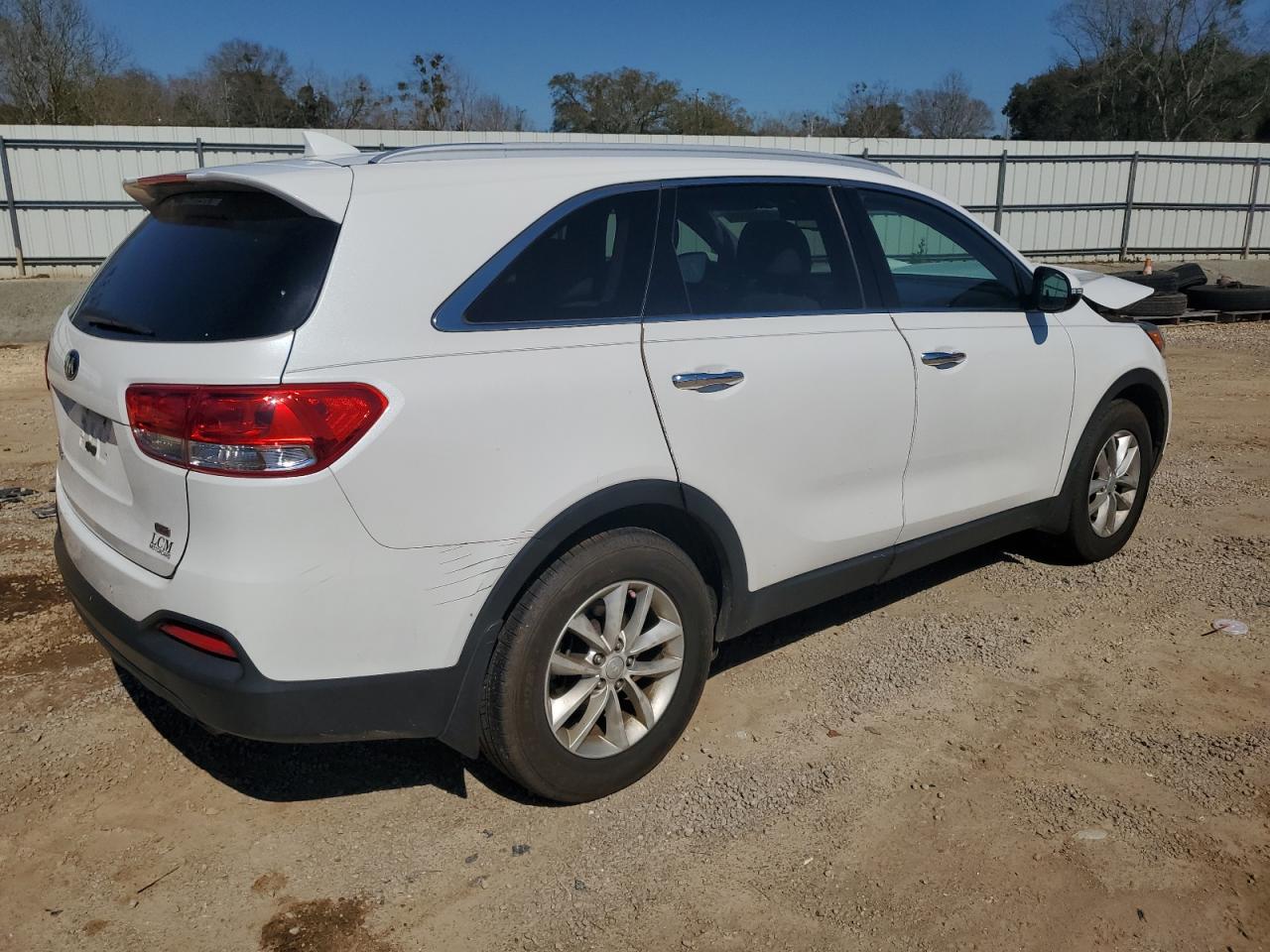 2017 Kia Sorento - Image 3