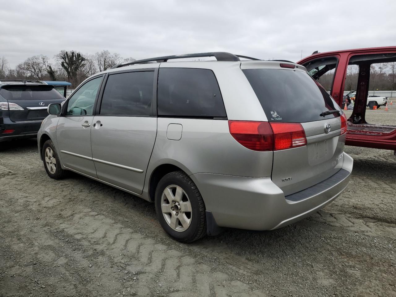 2004 Toyota Sienna - Image 2