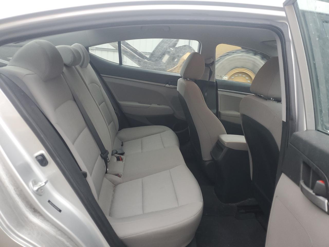 2017 Hyundai Elantra - Image 10