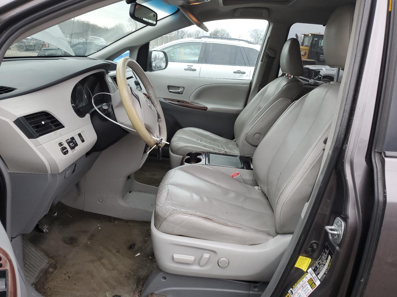 2013 Toyota Sienna - Image 7