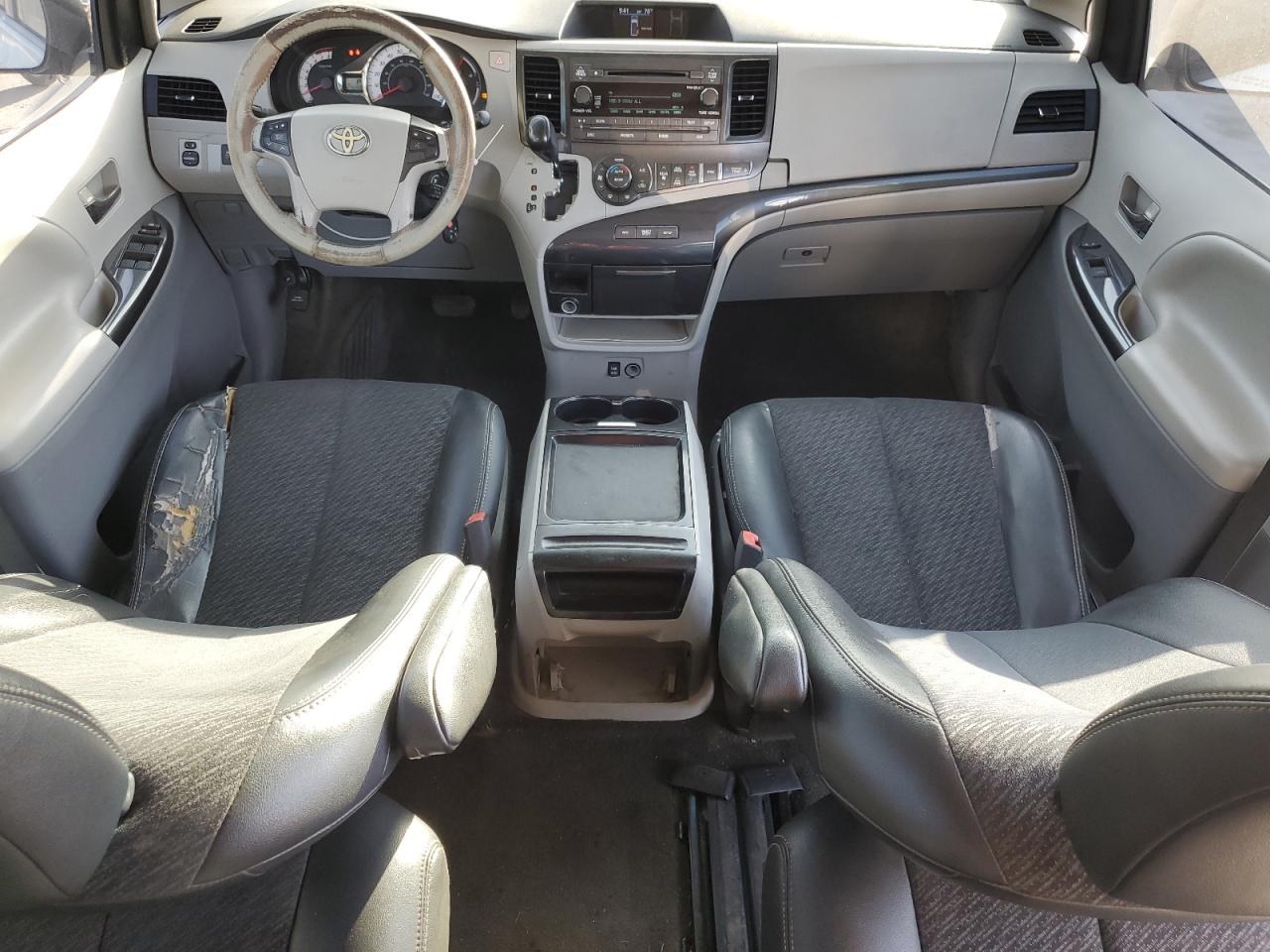 2011 Toyota Sienna - Image 8