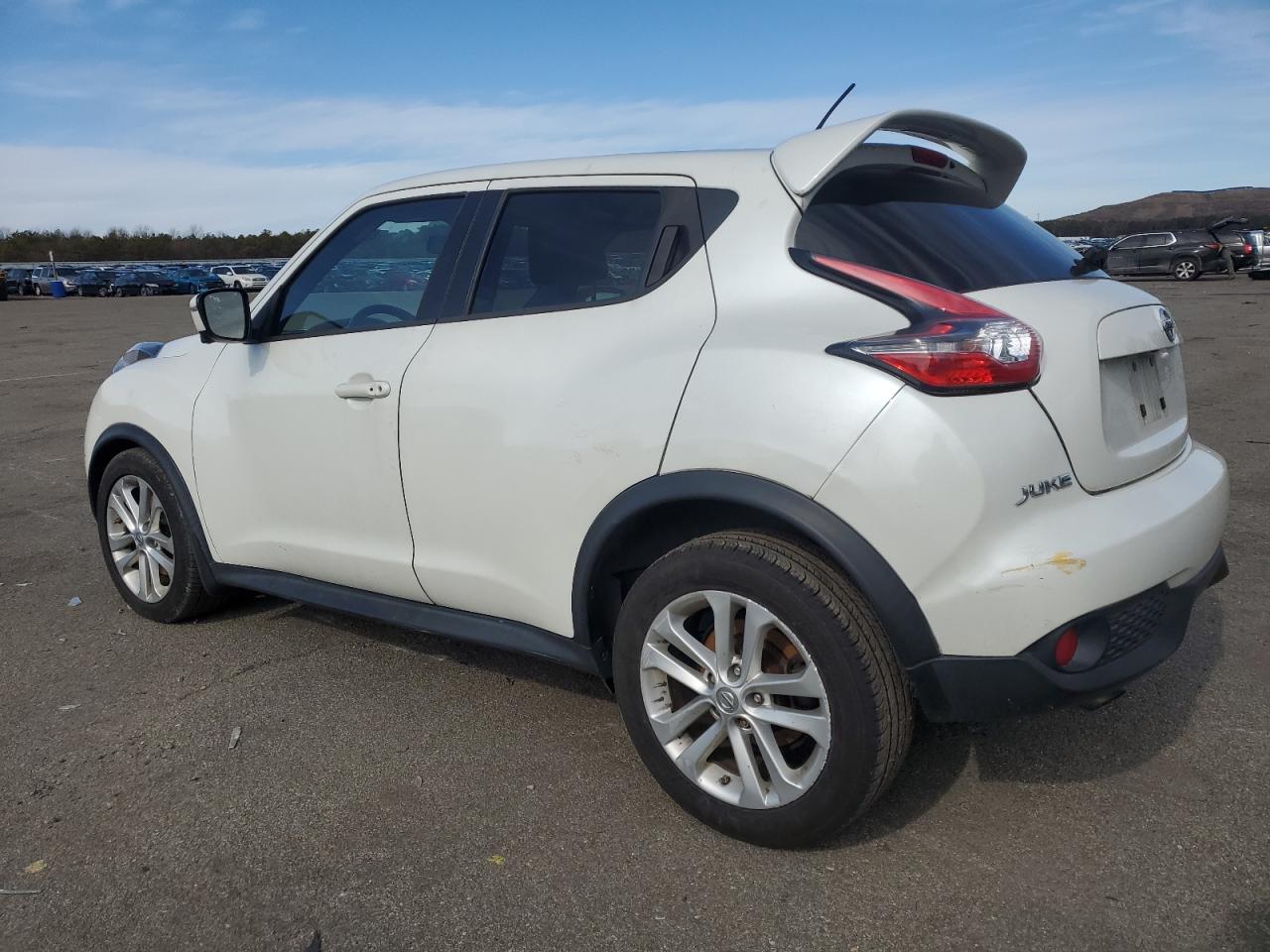 2015 Nissan Juke - Image 2