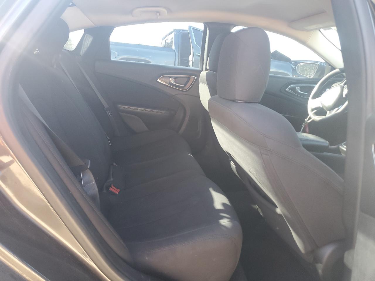 2015 Chrysler 200 - Image 10