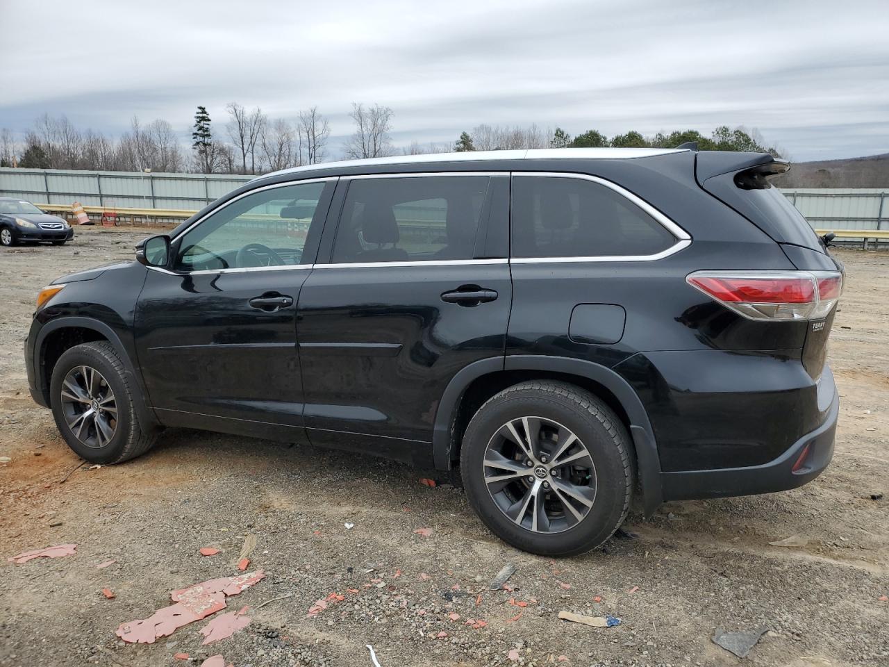 2016 Toyota Highlander - Image 2