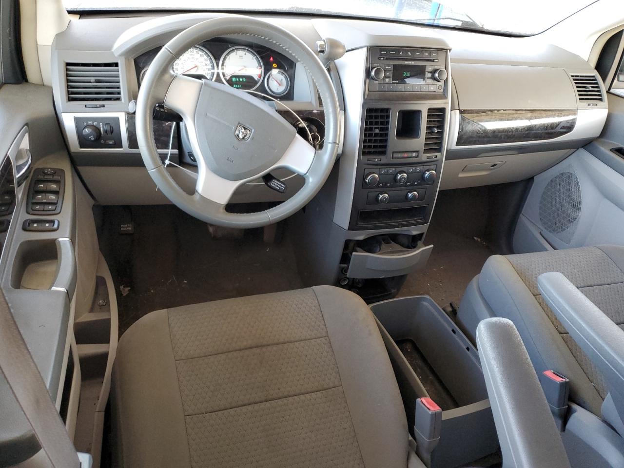 2010 Dodge Caravan - Image 8
