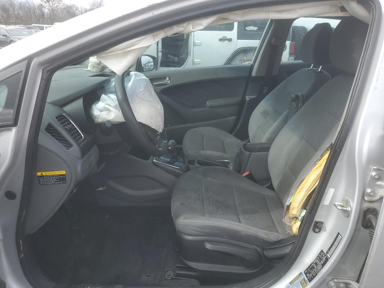 2017 Kia Forte - Image 7