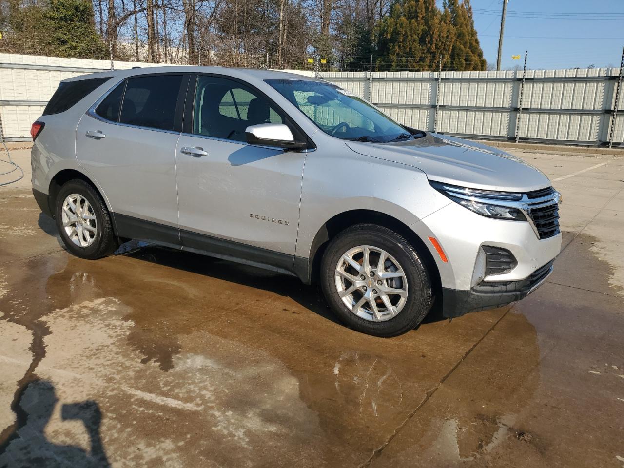 2022 Chevrolet Equinox - Image 4