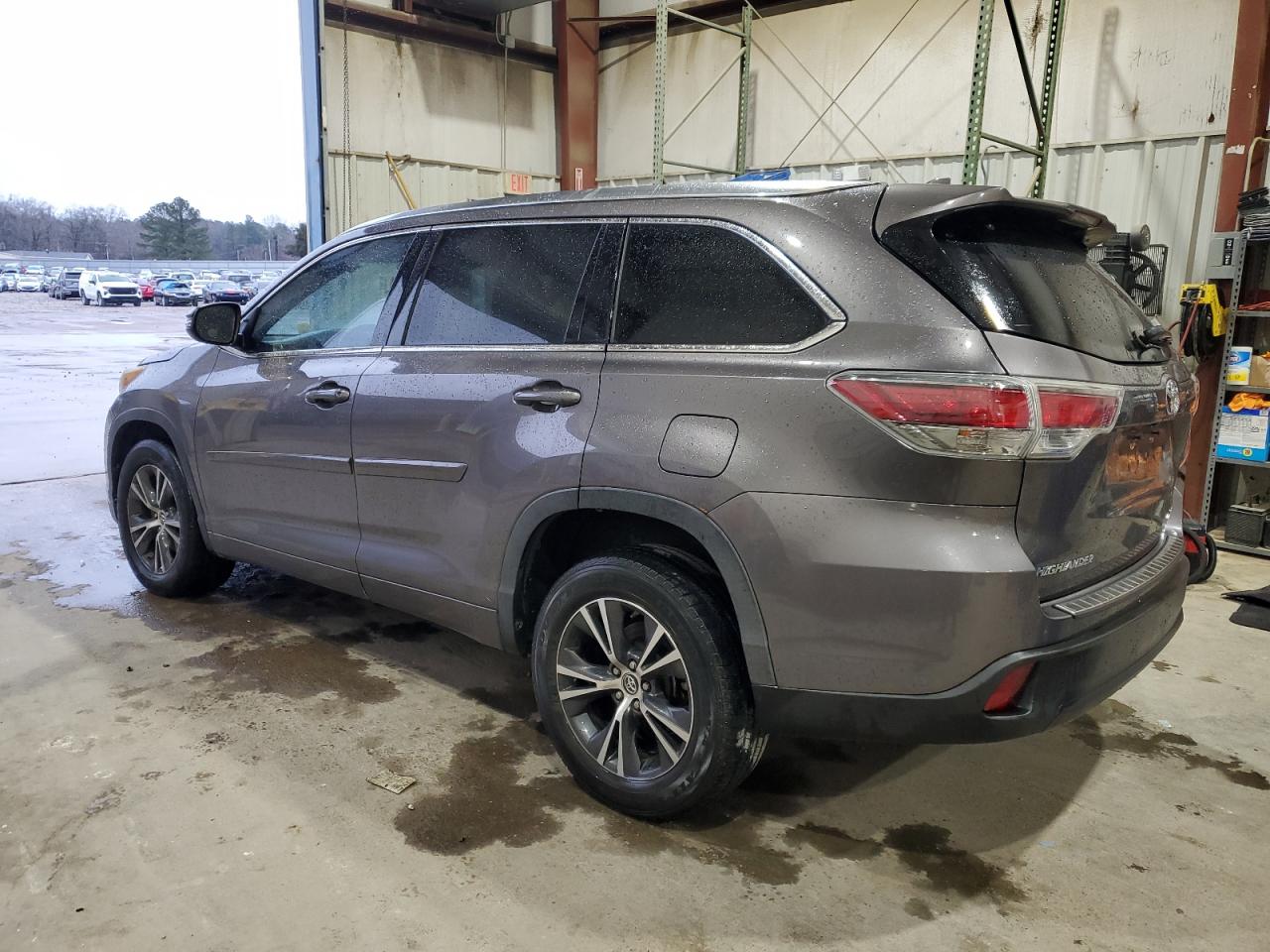 2016 Toyota Highlander - Image 2