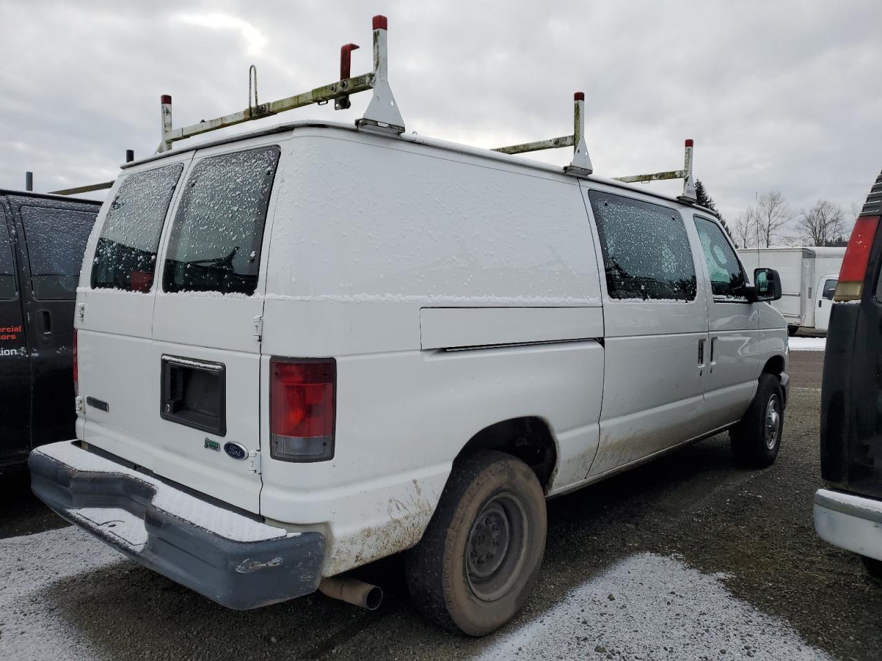 2010 Ford Econoline - Image 3