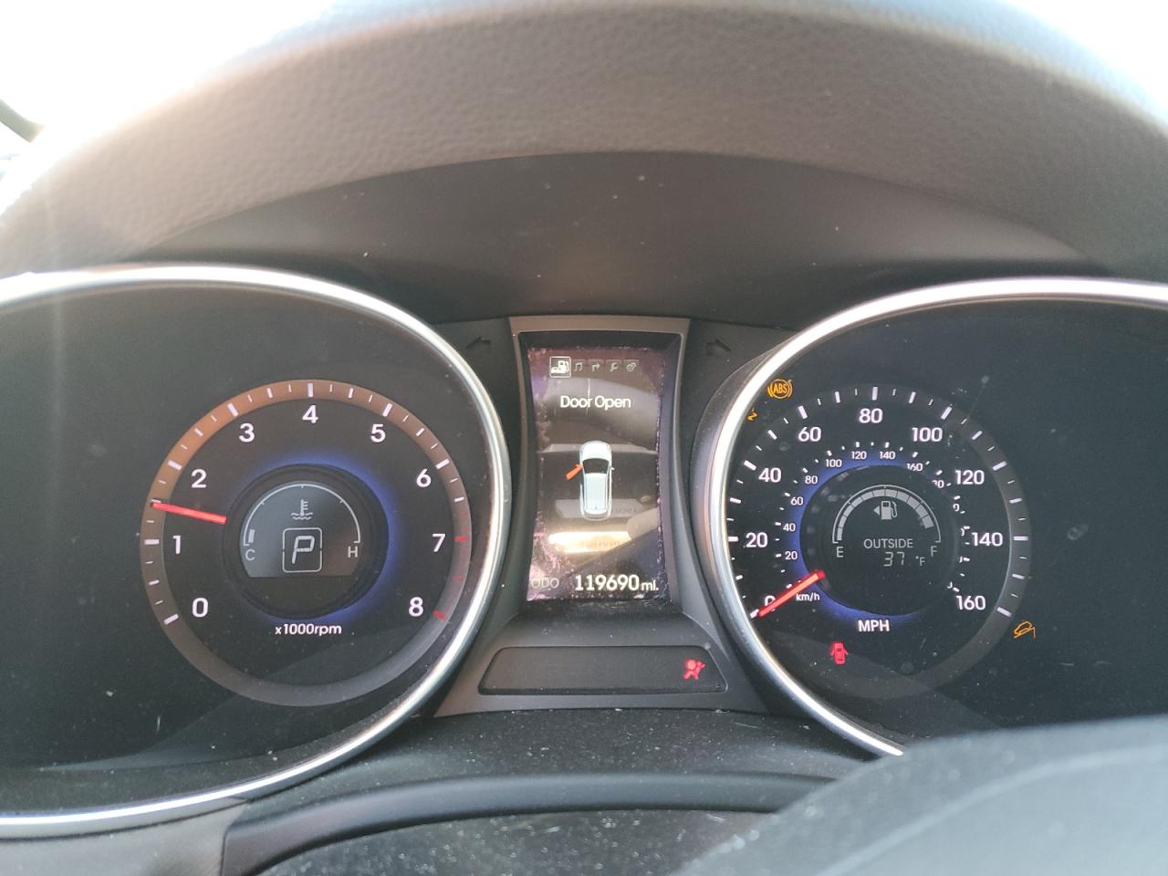 2016 Hyundai Santa Fe - Image 9