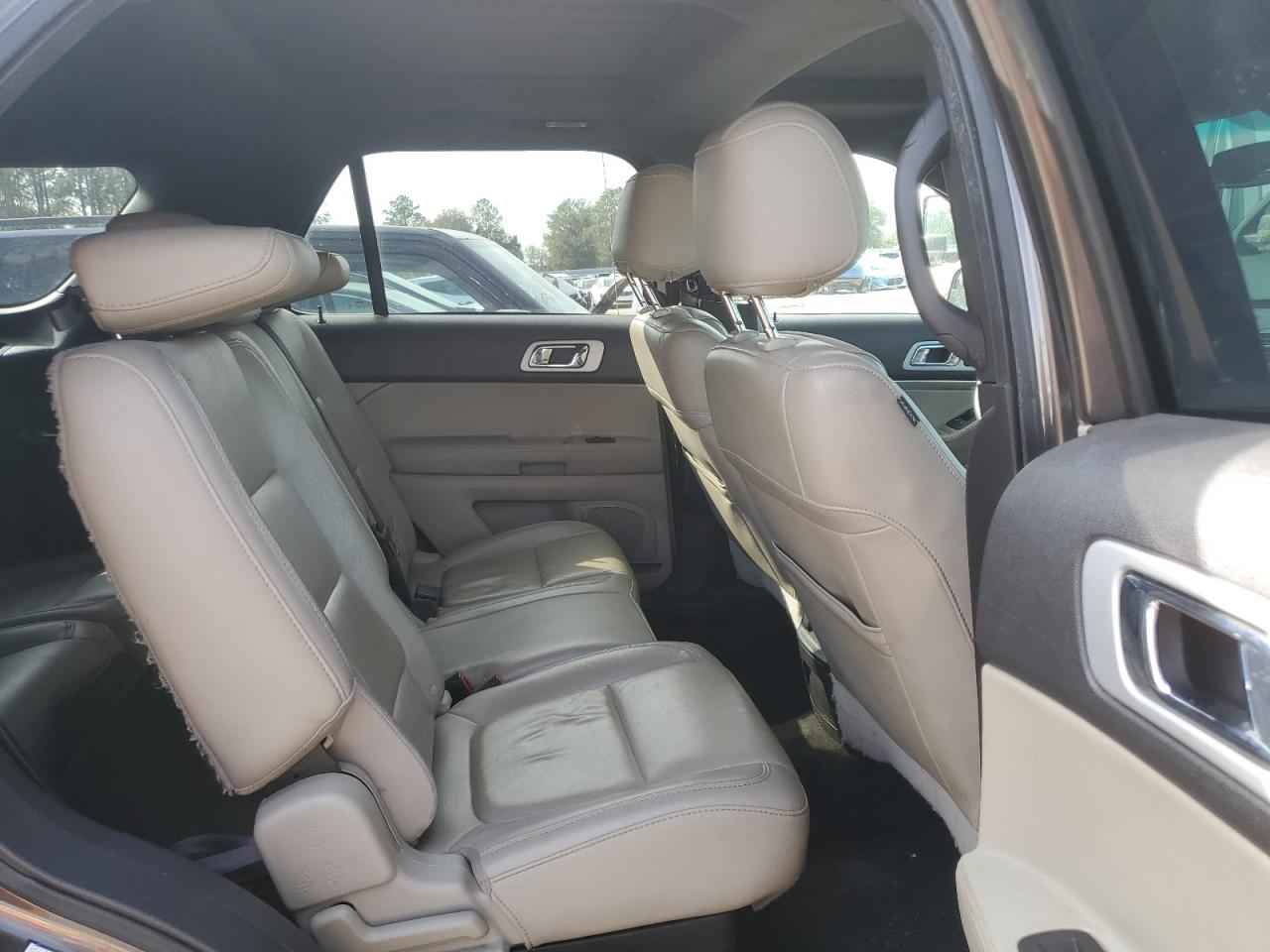 2015 Ford Explorer - Image 11