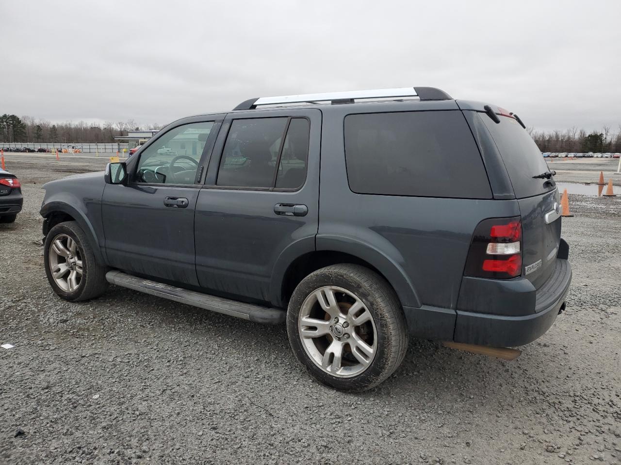 2009 Ford Explorer - Image 2