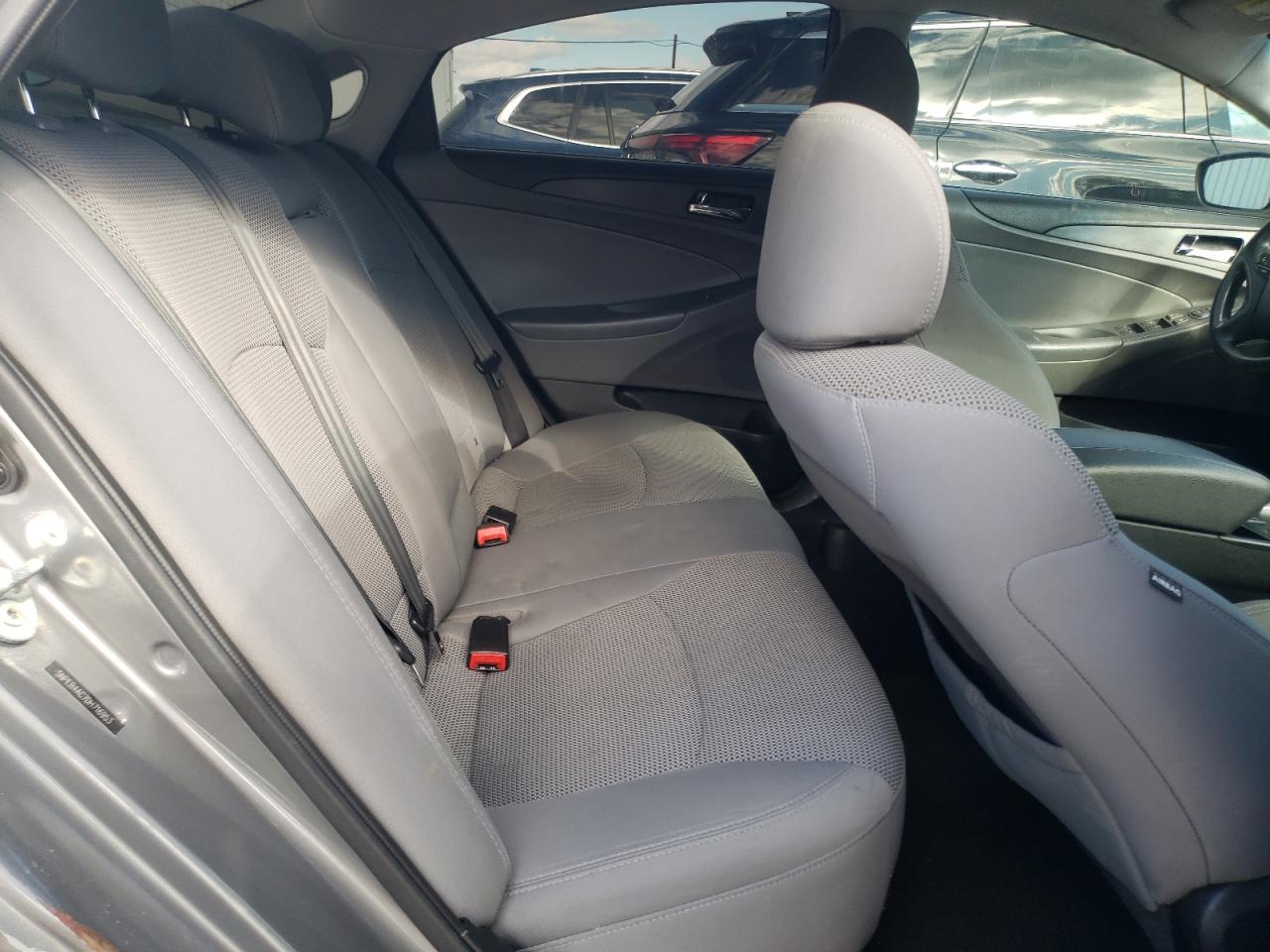 2013 Hyundai Sonata - Image 10