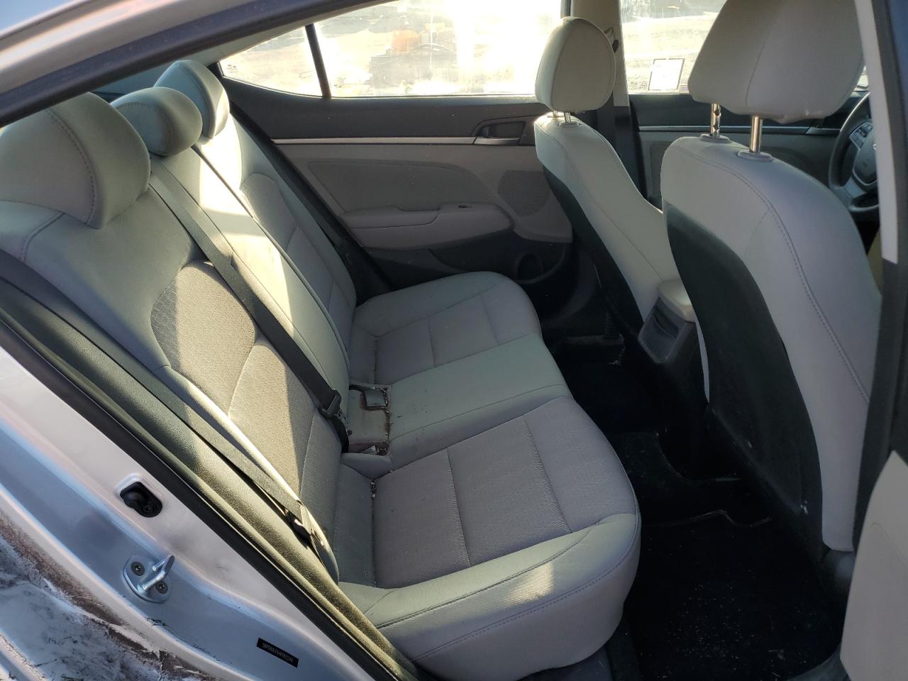 2017 Hyundai Elantra - Image 10